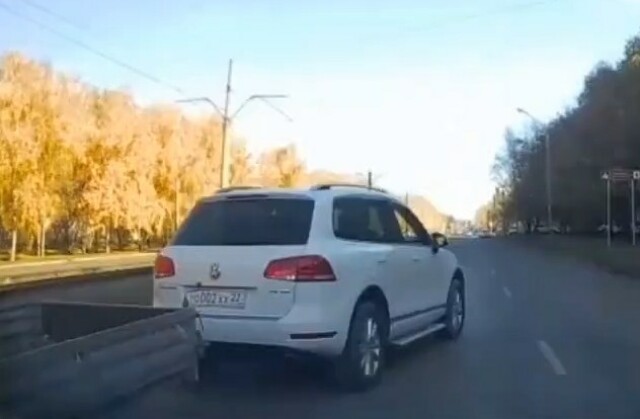 В Барнауле противостояние водителей на дороге привело к ДТП