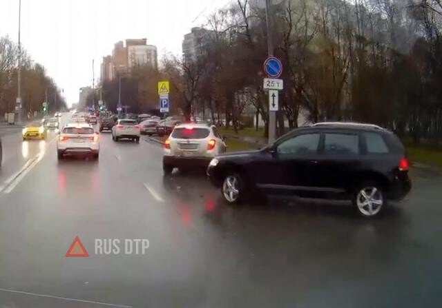 ДТП в Москве на улице Фестивальной