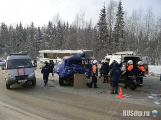 Водитель почтового УАЗа погиб в столкновении с автобусом 