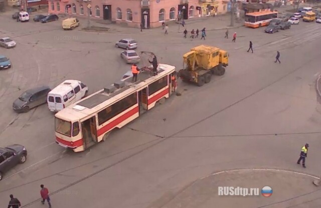 Грузовик против трамвая в Нижнем Тагиле 