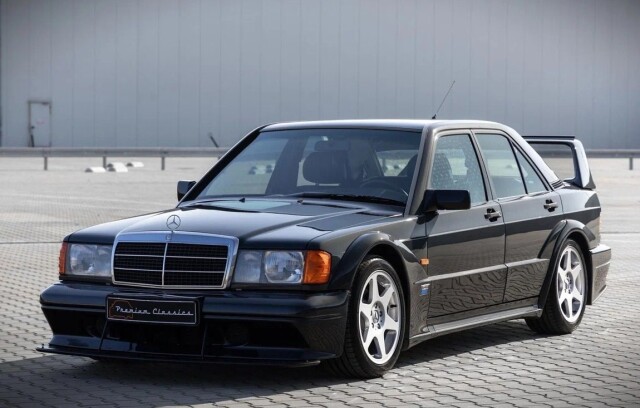 В России старый Mercedes-Benz продают почти за 50 млн рублей 