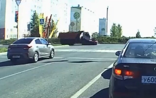 В Нижнекамске водитель Audi погиб, выехав на перекресток на красный 