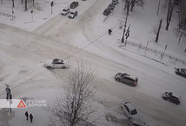 Несколько автомобилей столкнулись в Вологде на перекрестке Чехова — Мальцева