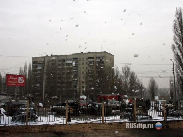 В Саратове опрокинулся и сгорел бензовоз 