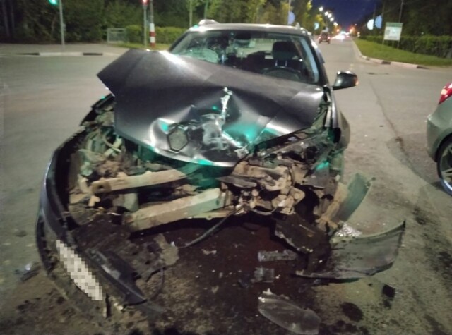 ДТП на перекрестке в Дзержинске: водитель хетчбэка не пропустил встречный автомобиль с прицепом 