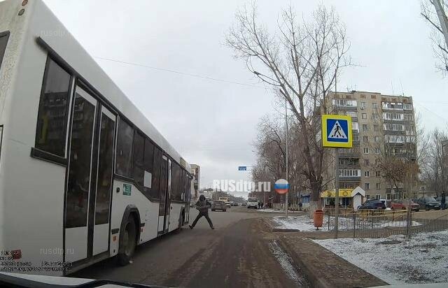 Автобус сбил пешехода в Уральске