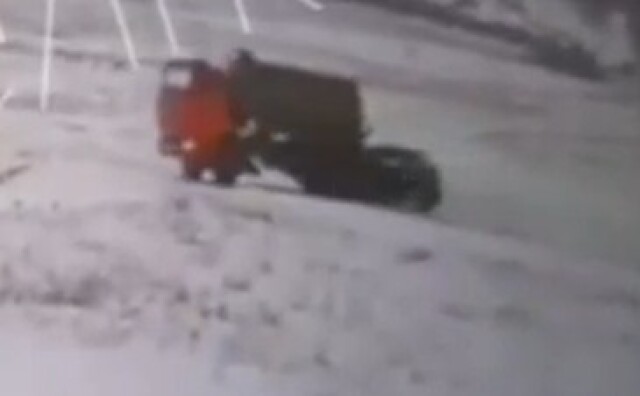 «Дал пинка»: легковушка и грузовик столкнулись в Иркутской области 