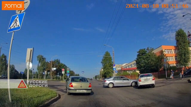 Renault Laguna и «Шкода» не поделили перекресток в Минске