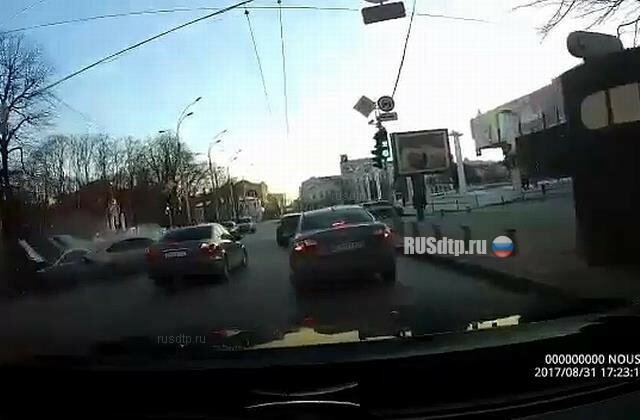 Жесткое столкновение на перекрестке в Харькове