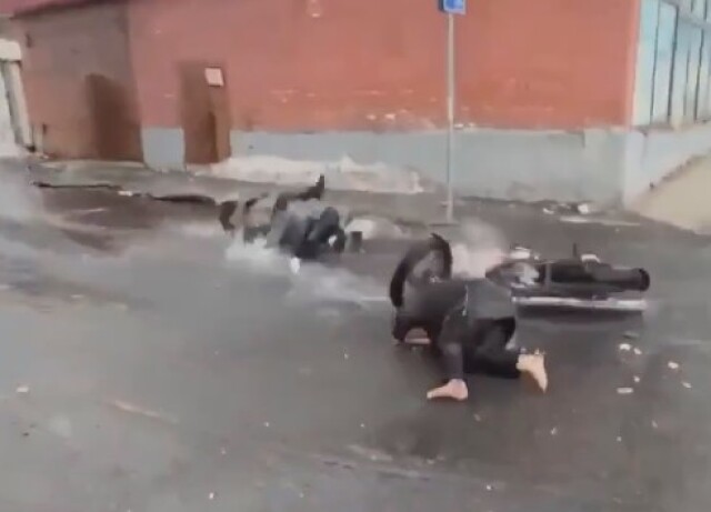 В Норильске возбудили уголовное дело после ДТП с участием подростков на питбайке, сбивших женщину