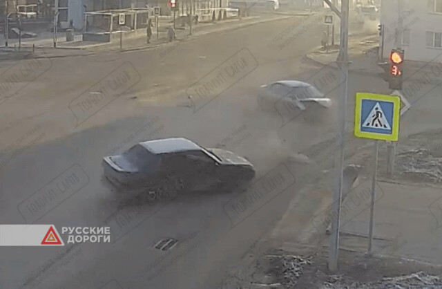 В Сарове водитель «Лады» пытался проскочить перекресток на красный и попал в аварию