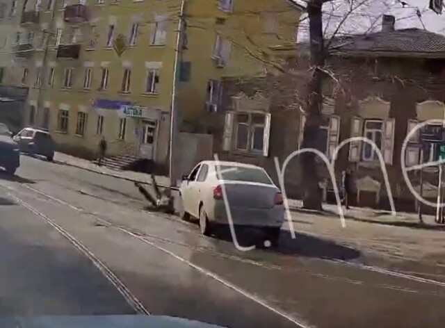 В Иркутске водитель иномарки не заметил и сбил пешехода 
