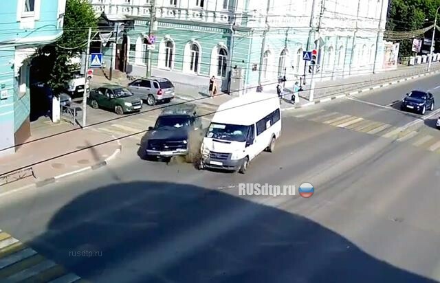 В Рязани в ДТП с маршруткой пострадали два человека