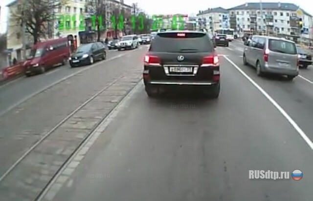 Влетел в Лексус 