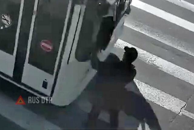 Пешеход попал под колеса автобуса в Белгороде