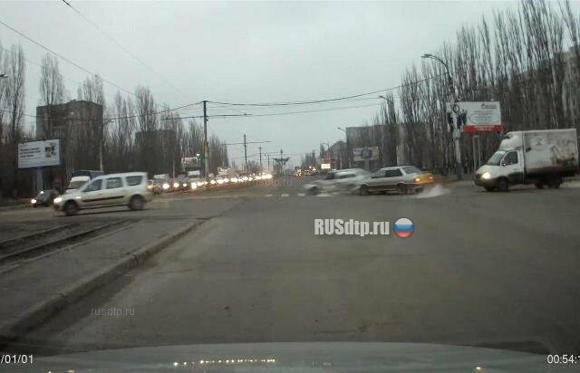 Два ВАЗа столкнулись в Воронеже