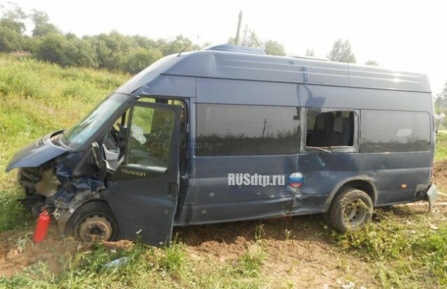 12 человек пострадали в ДТП с участием легкового автомобиля и микроавтобуса на Вологодчине 