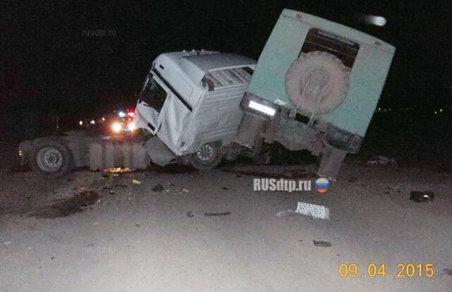 Два человека погибли при столкновении грузовиков в Волгоградской области 