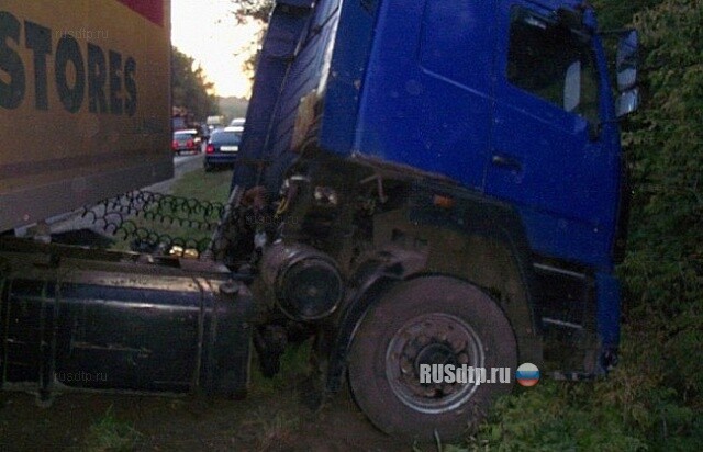 В столкновении с грузовиком погибли три человека 