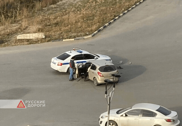 Автомобиль и машина ДПС не поделили дорогу в Тюмени 