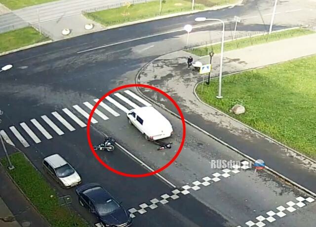 Мотоциклистка тяжело пострадала в ДТП в Петрозаводске. ВИДЕО 
