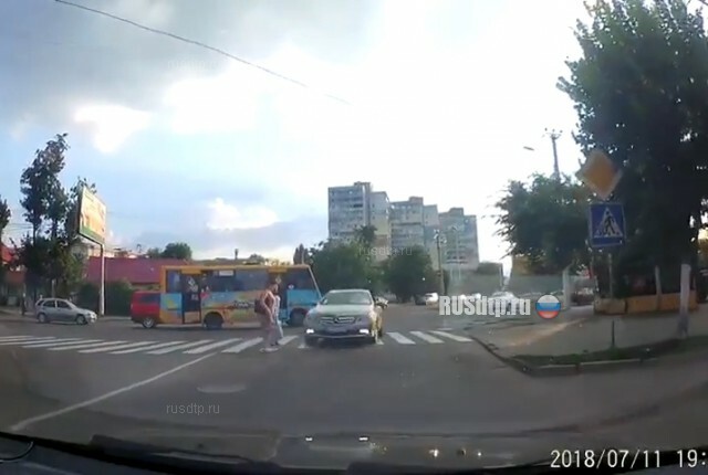 Женщина сбила пешехода и скрылась с места ДТП в Одессе