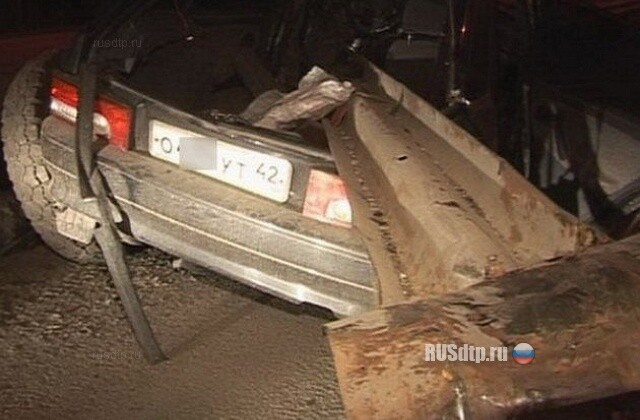 В Кемерове отбойник прошил ВАЗ 