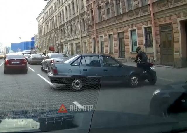 Мото ДТП на улице Глинки в Санкт-Петербурге