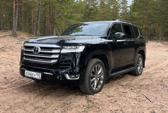 «Капот хлопает во время движения»: отзыв владельца Toyota Land Cruiser 300 