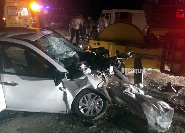 В Крыму автомобиль слетел с трассы «Таврида» и врезался в каток 
