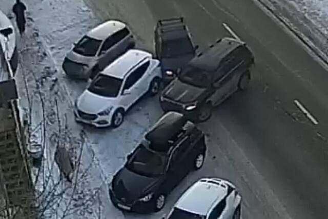 Авария в Красноярске: «Девушка хотела припарковаться» 