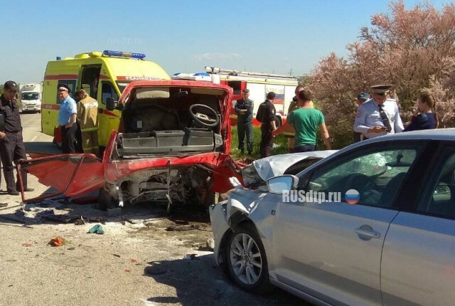 Девять человек пострадали в ДТП с участием микроавтобуса в Крыму 