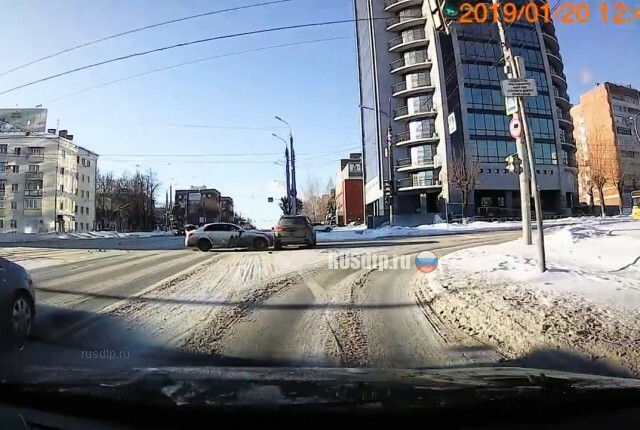 Момент ДТП на улице Ленина в Ижевске