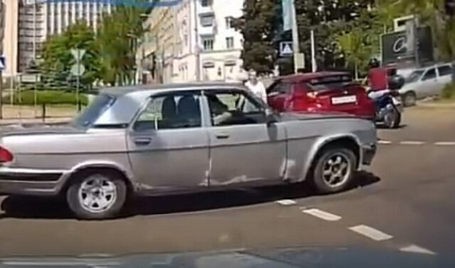 ДТП на перекрестке в Донецке: водитель «Волги» двигался на красный