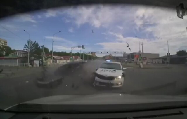 Массовое ДТП с участием автомобиля ДПС произошло в Приморье