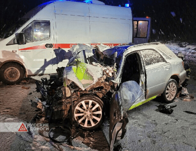 В Мурманской области семья на Subaru врезалась в автобус 