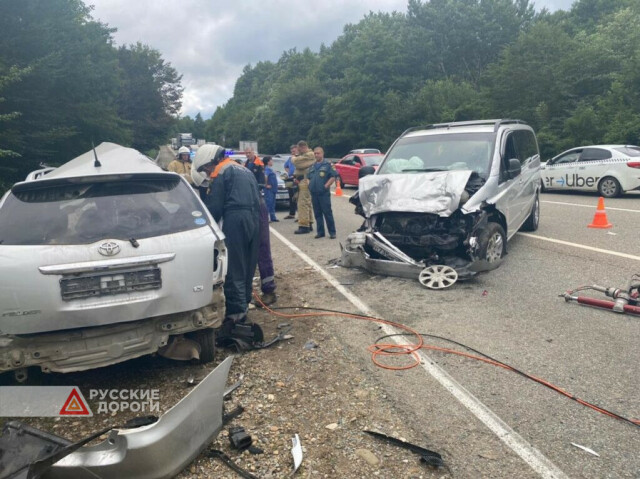 Водитель и пассажир «Тойоты» разбились под Горячим Ключом 