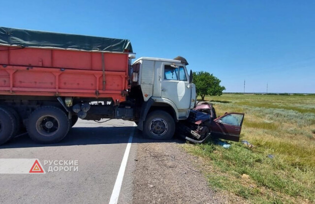 В Крыму КАМАЗ не уступил дорогу «Опелю» 