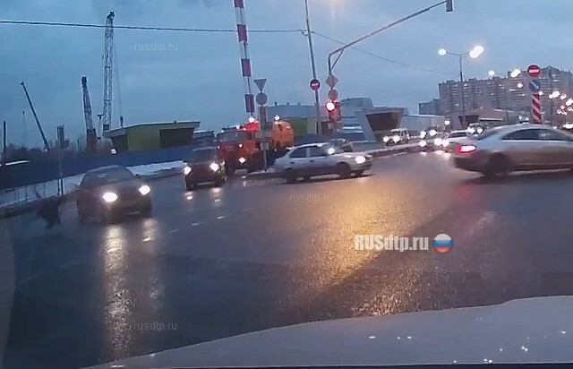 Водитель-праворядник сбил пешехода в Москве
