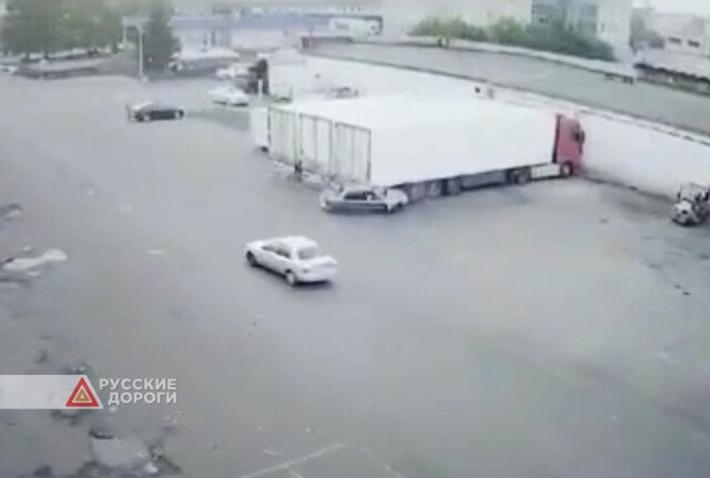 Четверо погибли в ДТП на Софийской овощебазе в Петербурге