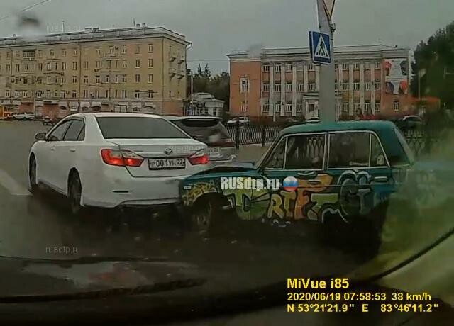 ДТП на площади Октября в Барнауле
