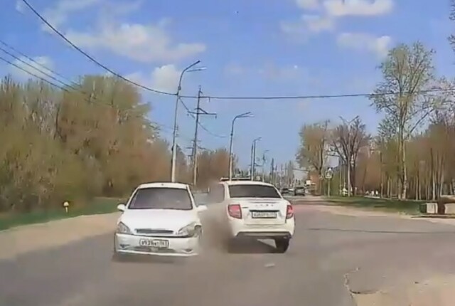 ДТП в Жигулёвске: водитель иномарки выезжал со второстепенной и не вписался в поворот 