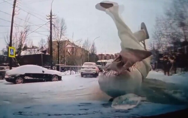 В Архангельске 46-летний водитель «Мерседеса» сбил девушку на пешеходном переходе 