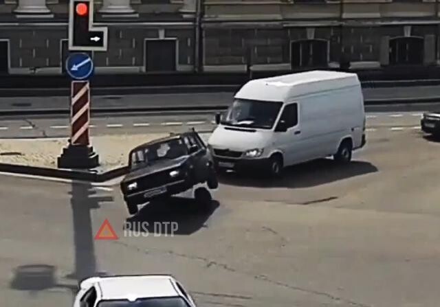 У «Жигулей» отлетело колесо