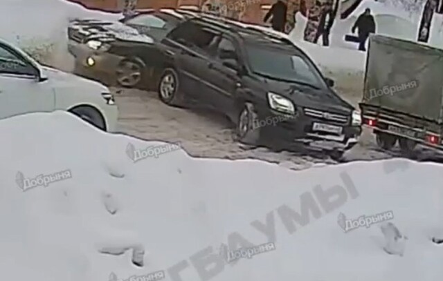 ДТП на улице Свободы в Кирове: один уступил другому, а тот подбил третьего