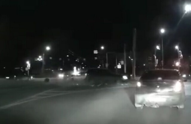 Два автомобиля не поделили перекресток в Рыбинске
