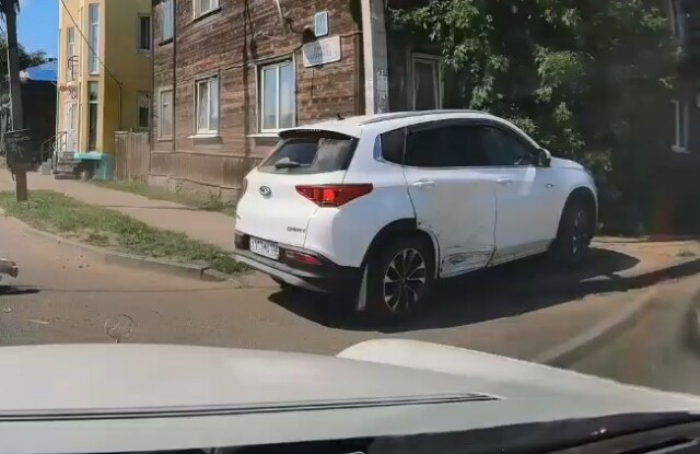 «Не уступил дорогу»: в Иркутске водитель кроссовера выезжал со второстепенной и столкнулся с универсалом