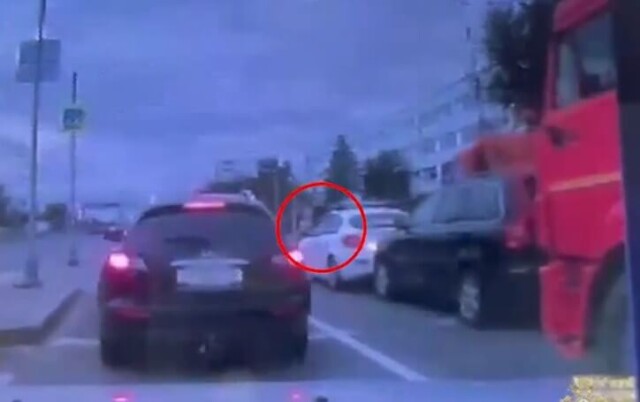 Момент массового ДТП в Волгограде: под колесами автомобиля погибла женщина 