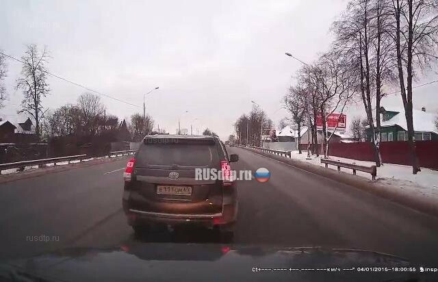 Водитель внедорожника спровоцировал ДТП на трассе М-10 \»Россия\»