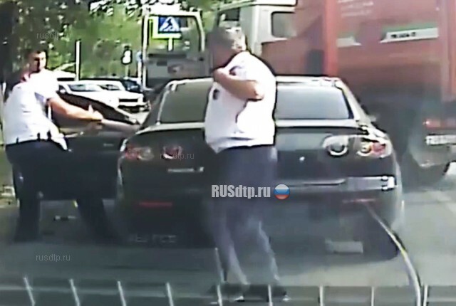 В Волгограде женщина на тонированной «Мазде» пыталась скрыться от полицейских